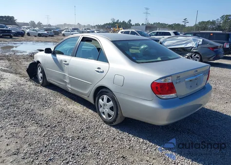2005 Toyota Camry Le z USA, uszkodzony, nr VIN 4T1BE30K45U410017